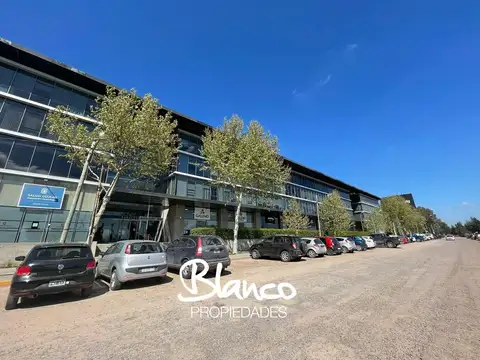 Oficina en Venta en Pilar Centro, USD 210.000