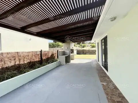 Casa 3 ambientes con 2 baños