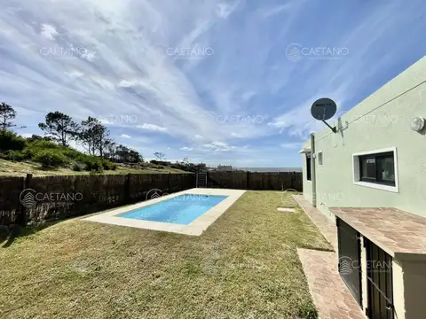 Venta casa - 2 dormitorios + Piscina - Punta Colorada