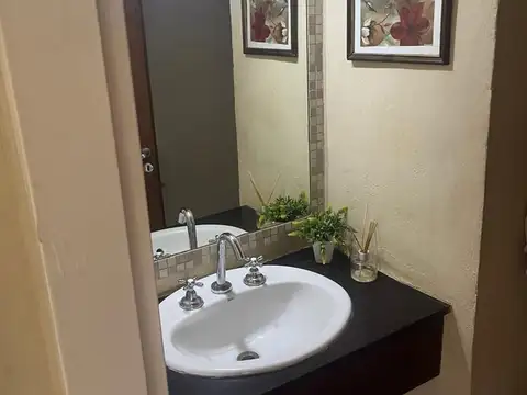 Casa 4 ambientes con 3 baños