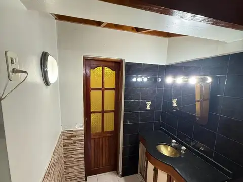 Casa en venta con departamento en Villa Nueva