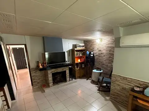 Casa 5 ambientes con 2 baños