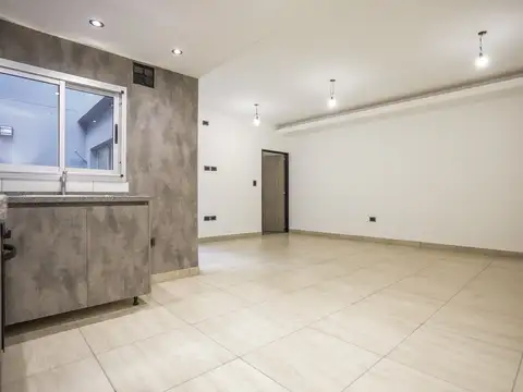 Depto Tipo Casa en Venta en Versalles, USD 175.000