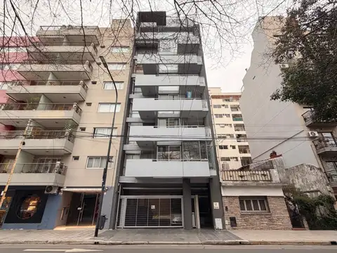 2 amb fte semipiso con balcon. Edif con Piscina y Parrilla.-