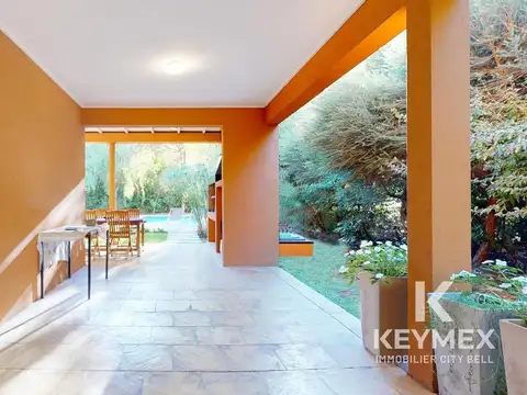 Casa en Alquiler con 2 cocheras