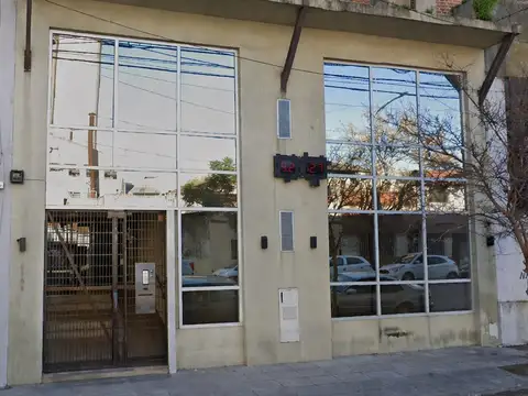 Oficina Parque Patricios distrito tecnológico, excelente estado, planta baja, ventanales a la calle