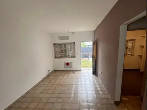 Depto Tipo Casa en Alquiler en Haedo, $ 700.000
