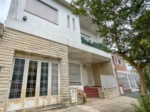 Casa 2 dormitorios Venta - La Lucila-Vias/Maipu