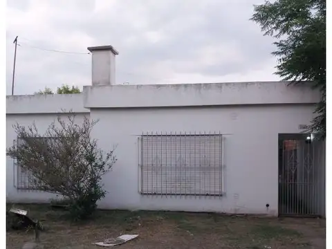 CASA, CON LOTE DE 50m DE FONDO 4 AMB, EN BUEN ESTADO
