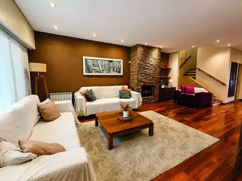 Casa 5 ambientes con 4 baños