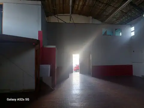 LOCAL AMPLIO EN DORREGO APTO GIMNASIO ,COMERCIO