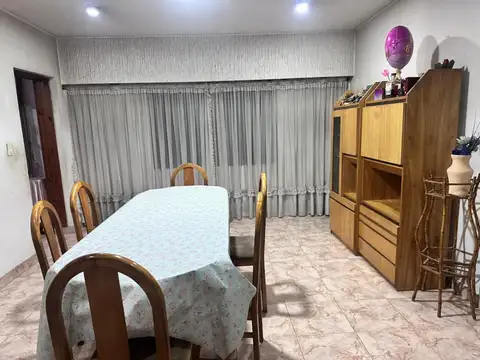 Casa en Venta con 3 cocheras
