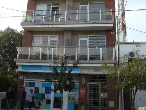 Departamento en Edificio "Katina". Esc.-Centro