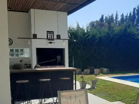 Casa 5 ambientes con 3 baños