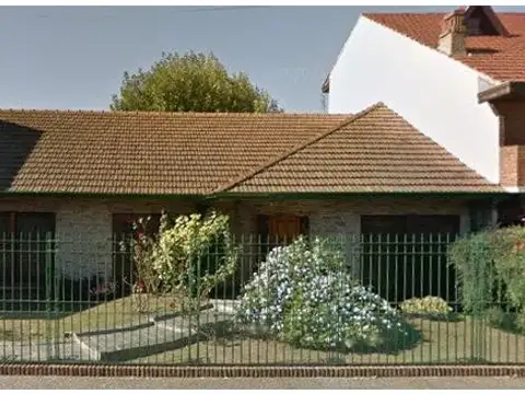 VENTA  CHALET EN DOS TERRENOS QUILMES OESTE