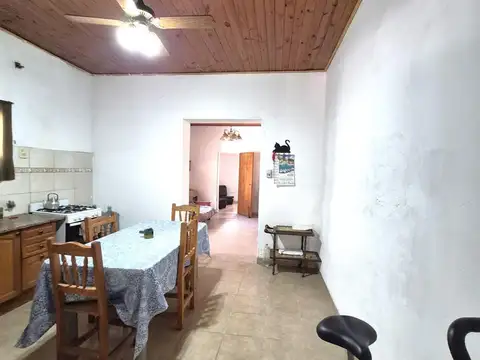 PROPIEDAD CÉNTRICA CON un monoambiente con garaje