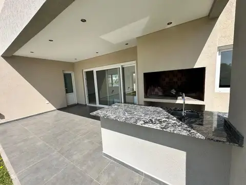 Casa 4 ambientes con 3 baños