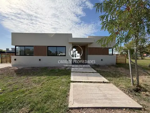 Casa en venta de 4 ambientes y cochera. Barrio Santa Sofia. Pilar del Este