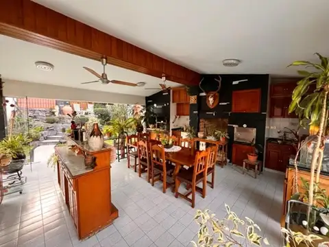 Casa 5 ambientes con 3 baños