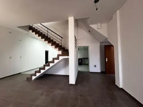 Depto Tipo Casa en Venta 8 años