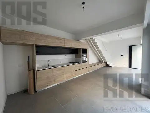 Depto Tipo Casa 3 ambientes con 3 baños