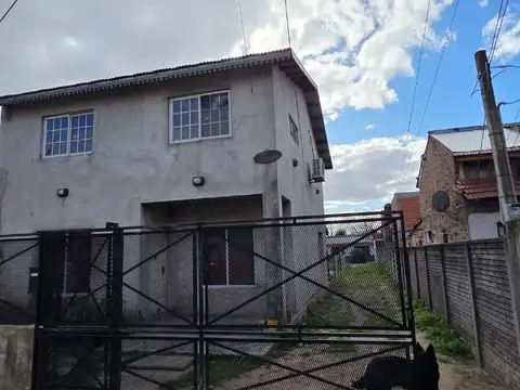 Depto Tipo Casa en Alquiler con 3 cocheras