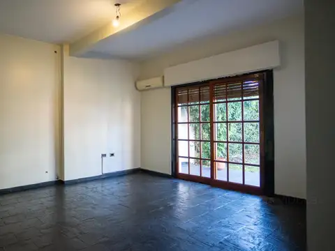 Venta Casa 2 Ambientes con dependencia y jardín en Haedo Chico
