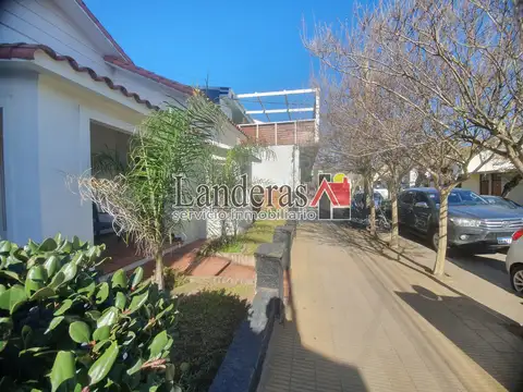 VENTA EN BLOCK - Local + Galpón + Casa + 2 Departamentos - EXCELENTE UBICACIÓN