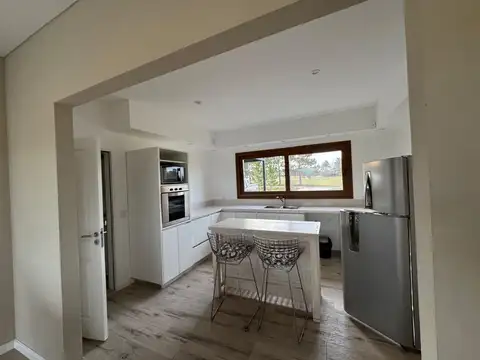 Casa en Alquiler en Chacras De La Cruz, USD 1.800