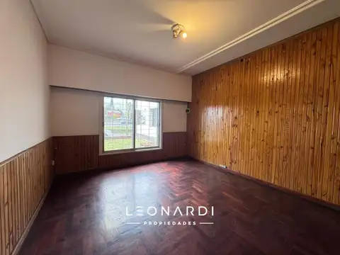 Casa en Alquiler con 1 cochera