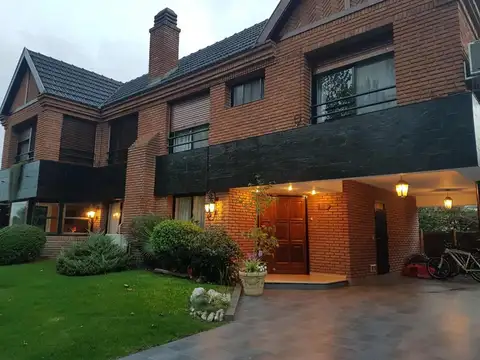 Hermosa Propiedad En El Country Club  El Venado