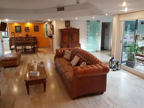 Casa 6 ambientes con 5 baños