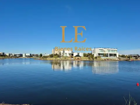 Venta de lote al agua en Barrio Muelles, Puertos del Lago.