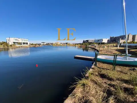 Muelles, Puertos Del Lago