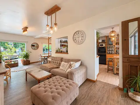 Casa 5 ambientes con 2 baños