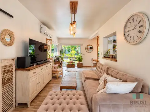 Casa en Venta con 4 cocheras
