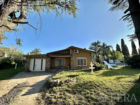 Venta de casa quinta de 3 ambientes con cochera y  piscina en Moreno
