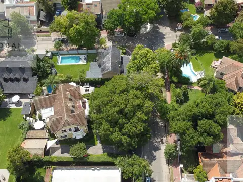 Casa en Venta con 6 cocheras