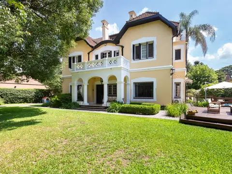 Casa en venta - San Isidro - Beccar (vías a Libertador) - 4 dormitorios (1 suite) - jardín y pileta