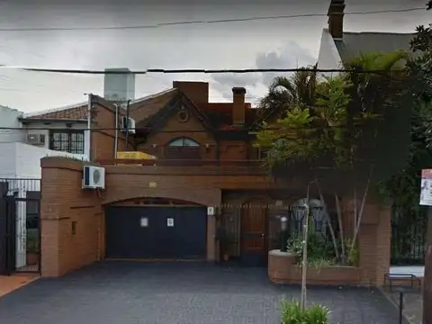 VENDO IMPONENTE CASA CÉNTRICA, POSADAS.