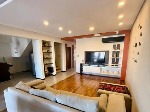 Impecable propiedad en Venta  -5 amb  en Viila Ballester