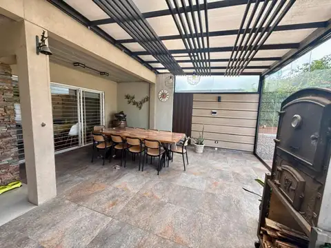 Impecable propiedad en Venta  -5 amb  en Viila Ballester