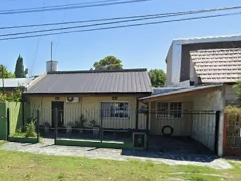 CASA CON PILETA EN VENTA EN MORENO