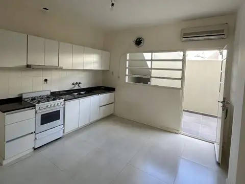 Depto Tipo Casa en Alquiler en Munro-Este, $ 1.590.000