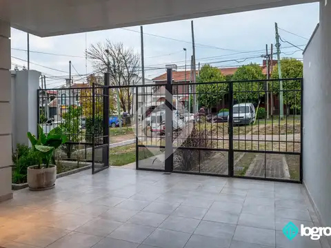 Casa en Alquiler con 1 cochera