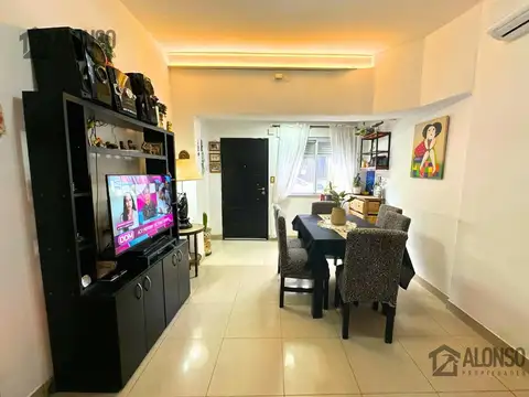 PH de 4 Ambientes con Quincho y Terraza en Venta en Lanús