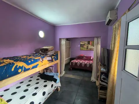 Casa 2 dormitorios con patio  barrio azcuenaga