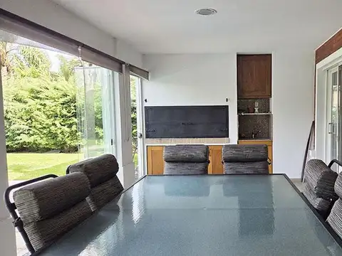 Casa en Venta con 3 cocheras