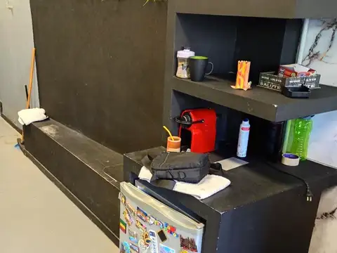 LOCAL 3 x 9 MTS INSTALADO PARA PELUQUERIA EN LINIERS