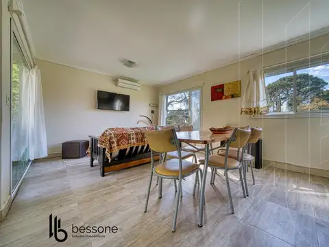 Casa 8 ambientes con 3 baños